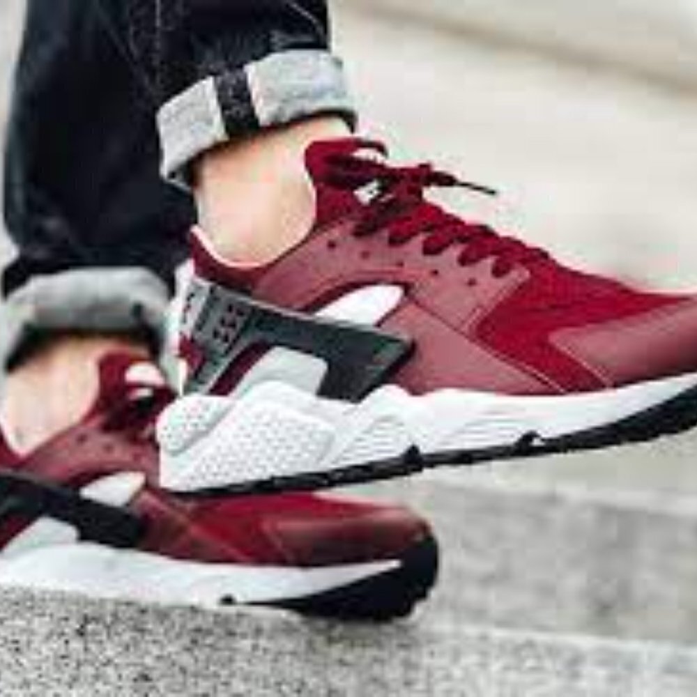 Nike Air Huarache Man Shoes Size 9